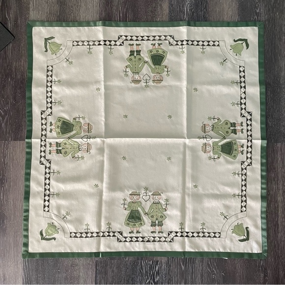 Dutch Folk Art Square 85 x 85 cm Table Cloth Doily - Picture 3 of 16